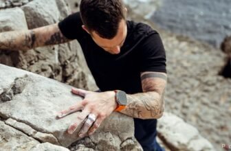 How you can flip an Apple Watch on or off